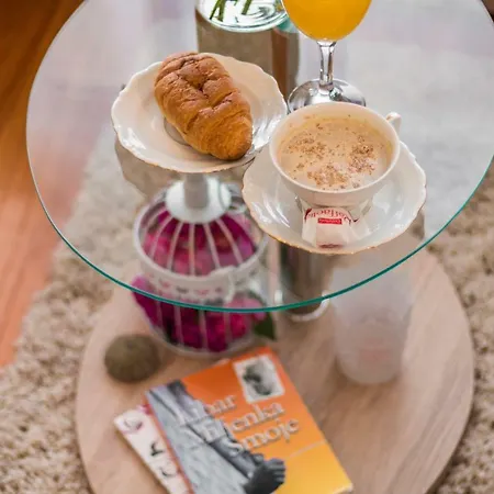Lada Apartman