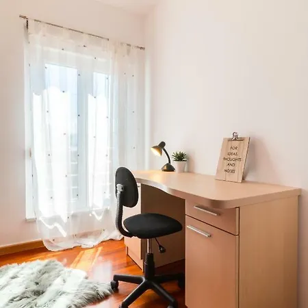 Lada Apartman *